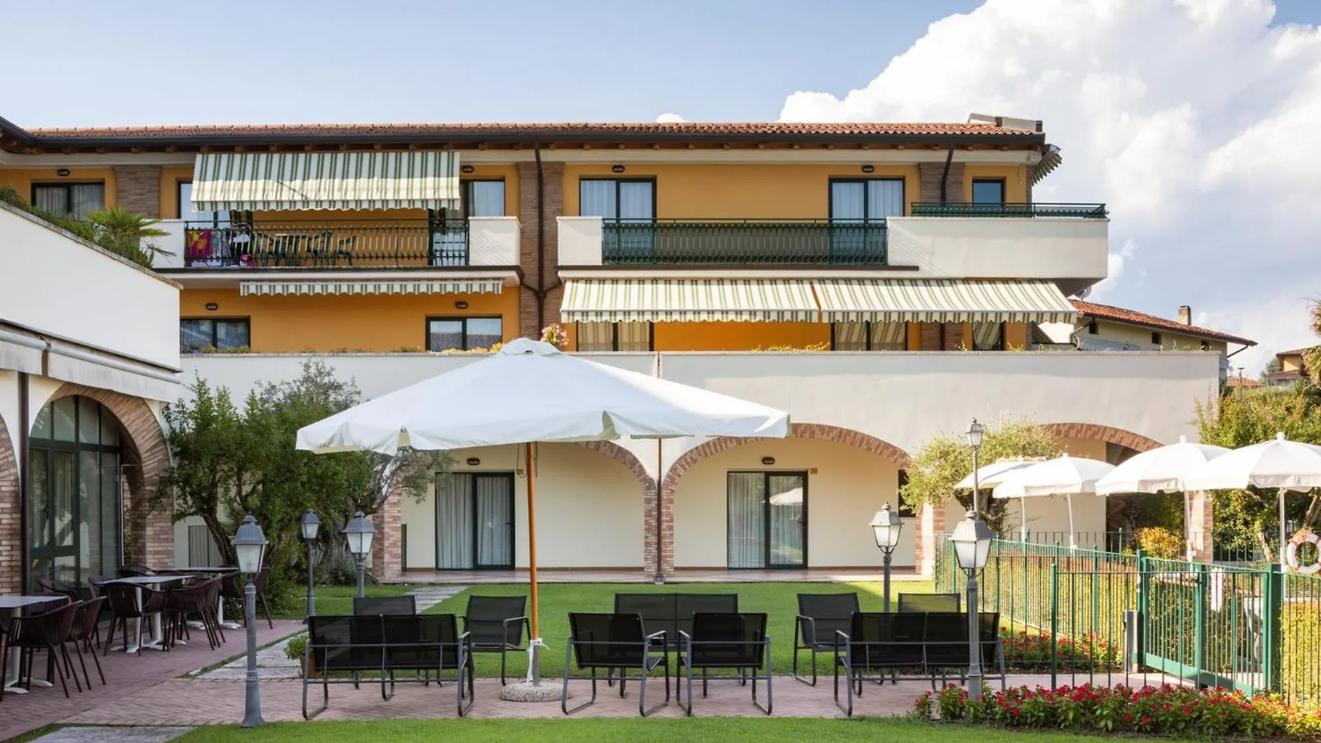 Le Terrazze Sul Lago Hotel & Residence Padenghe sul Garda 4*,