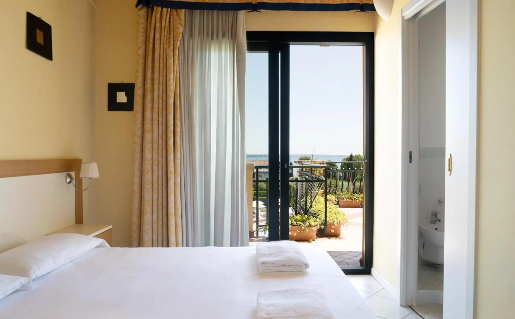 **** Aparthotel Le Terrazze Sul Lago Hotel & Residence Padenghe sul Garda Italy